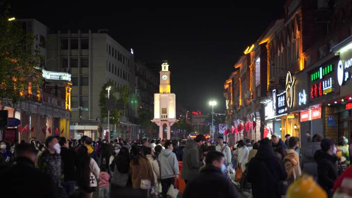 夜晚老街道美食街拥挤人群步行街商业街游客