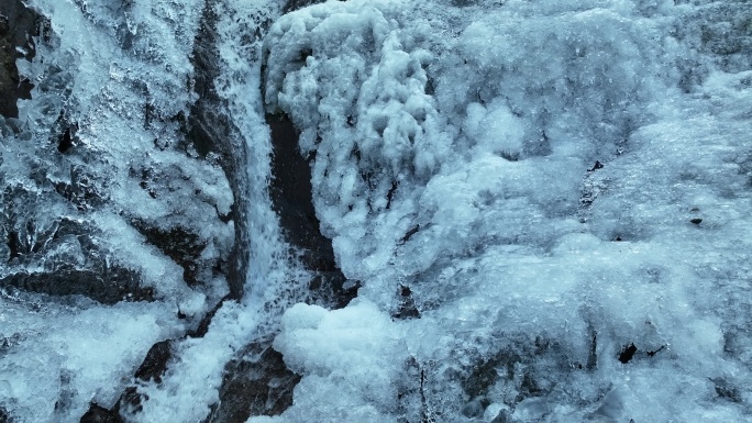 航拍冬天山区寒潮冷空气冰冻低温瀑布结冰