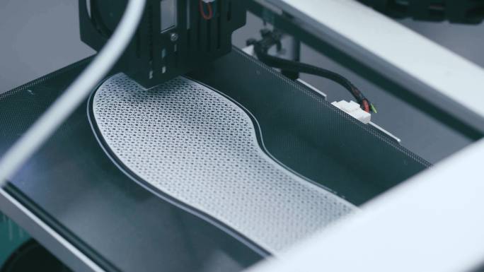 【4K素材】鞋子工厂车间生产线激光打印