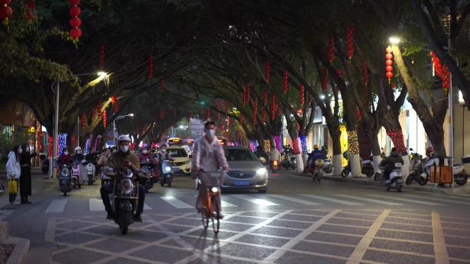 夜晚城市道路车流上下班交通车辆车来车往