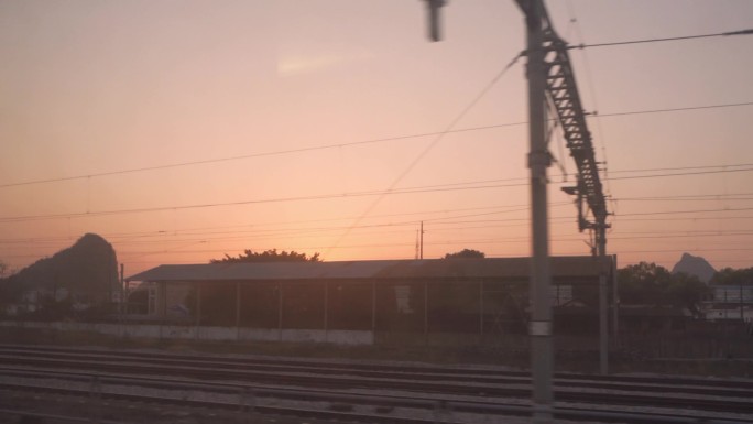 实拍高铁动车窗外的铁路夕阳沿途风景
