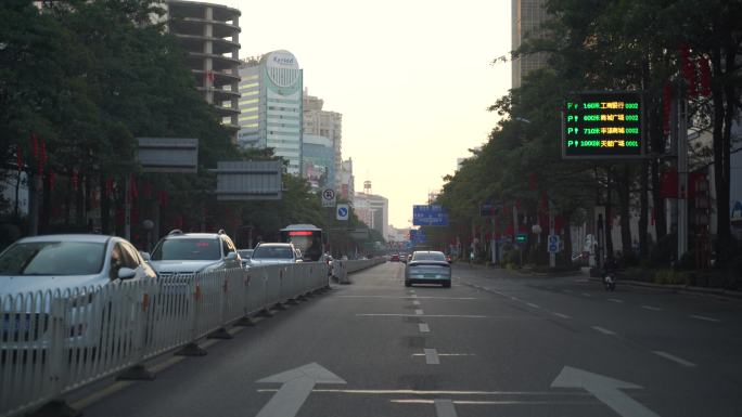 城市道路开车汽车行驶行车记录仪驾驶视角