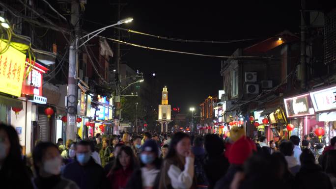 夜晚老街道美食街拥挤人群步行街商业街游客
