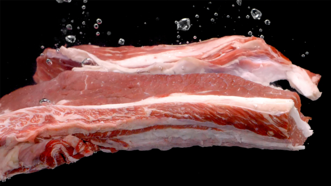 4K视频牛肉扔进水里升格慢镜头高速