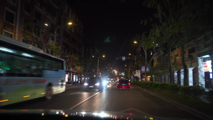 夜晚开车视频晚上驾驶汽车辆行车记录仪视角