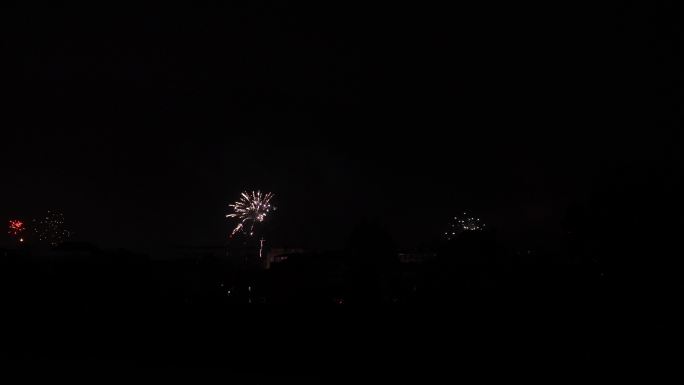 春节农村烟花燃放烟火夜晚看烟花实拍视频