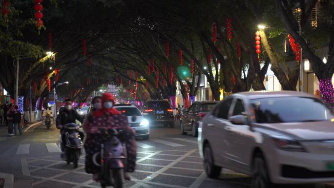 夜晚城市道路车流上下班交通车辆车来车往