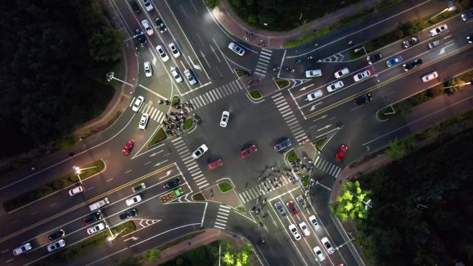 夜景车流人流航拍马路繁华路口