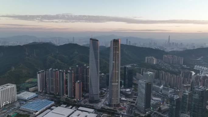 中国最高的等高双子塔：深圳星河集团双子塔
