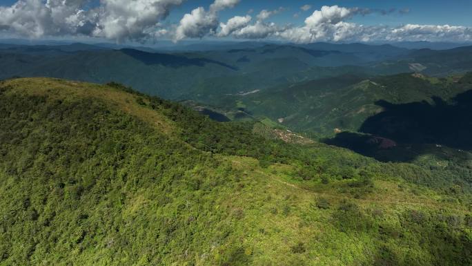 云南俯瞰高山