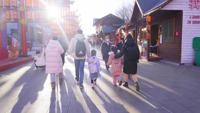 春节一家人旅游