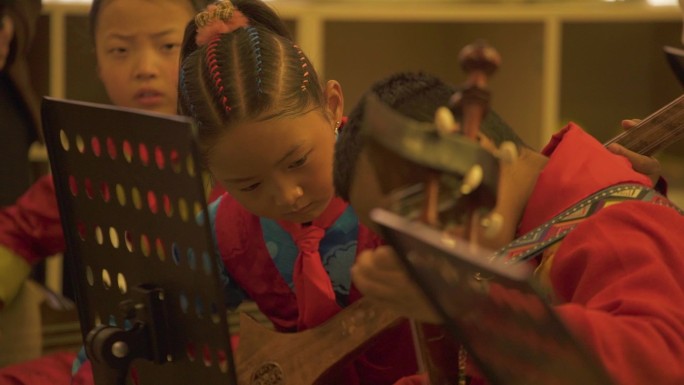 蒙古族学生 课音乐课表演 音乐节表演