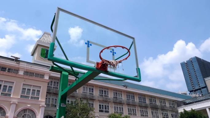 校园 篮球场 发展体育运动