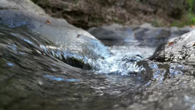 泉水叮咚溪流山谷