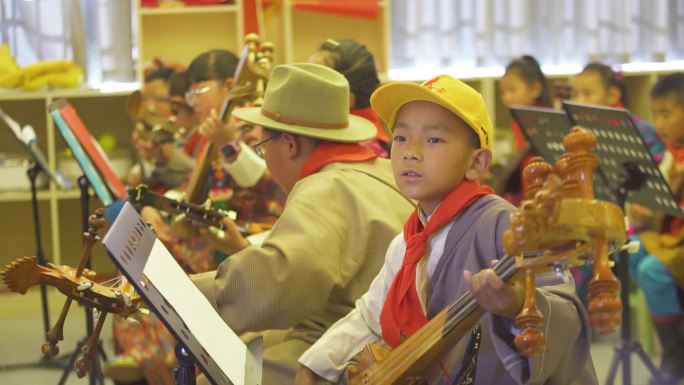 小学生民族文化艺术课 藏族学生文化艺术
