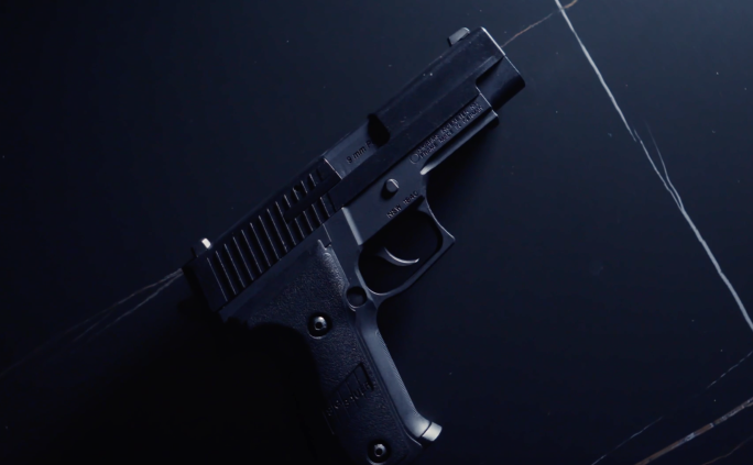 【4K高质感】展现手枪细节与模拟开枪