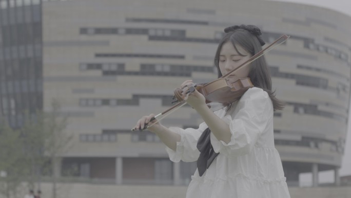 【4K灰度】女生拉小提琴美女演奏小提琴