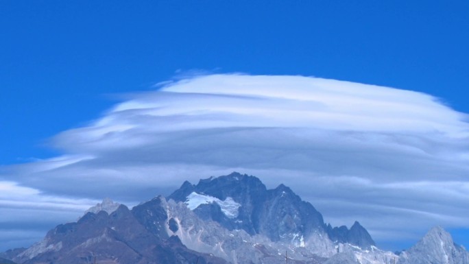 丽江玉龙雪山高山流云