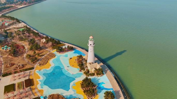 山东威海悦海公园灯塔与大海航拍