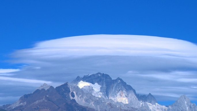 行云流水丽江玉龙雪山