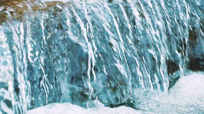水的灵动：瀑布慢镜头