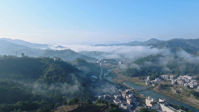 乡村清晨大雾大景航拍