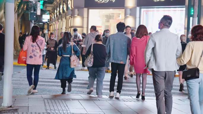 上海街头夜景人文生活外滩人群繁华都市