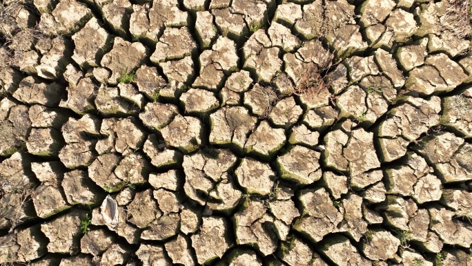 【4K视频】【原创】贫瘠土地干裂严重干旱