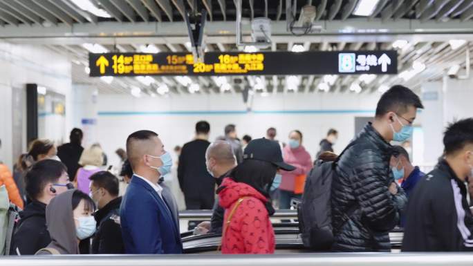 上海上下班乘坐地铁都市白领生活奋斗人群