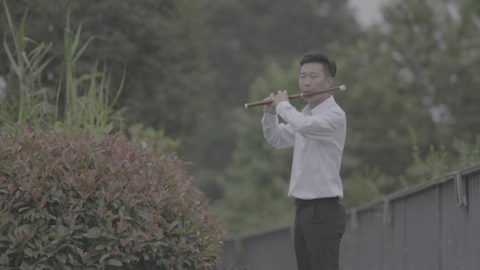 【4K灰度】男子吹竹笛男生吹长笛