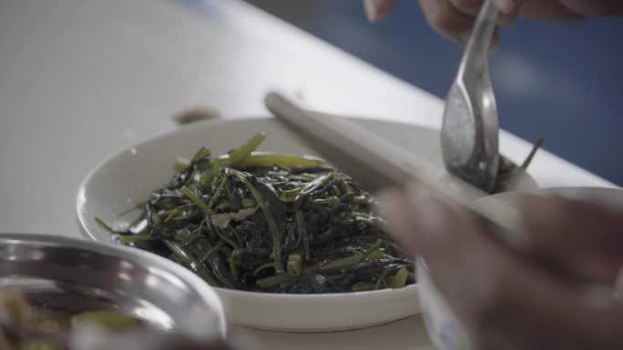 中老铁路 员工宿舍食堂 做饭