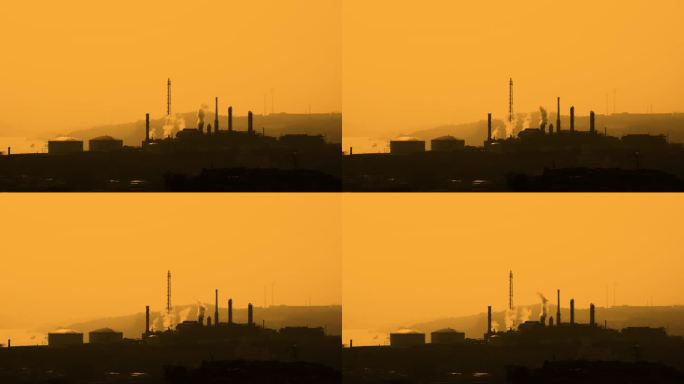 夕阳黄昏下的工厂工业烟囱