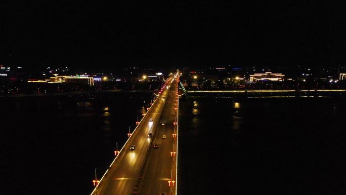 车辆走过大桥大桥上的车辆大桥夜景大桥灯光