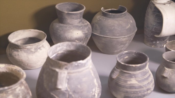 南京博物院展出陶器货架展示B009