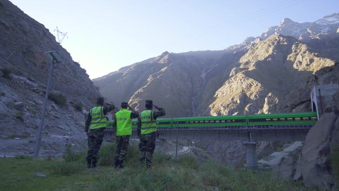 铁道看护驻守 西藏和谐号 拉萨和谐号