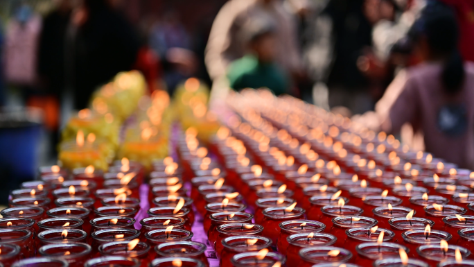 寺庙祈福点灯酥油灯祈福平安