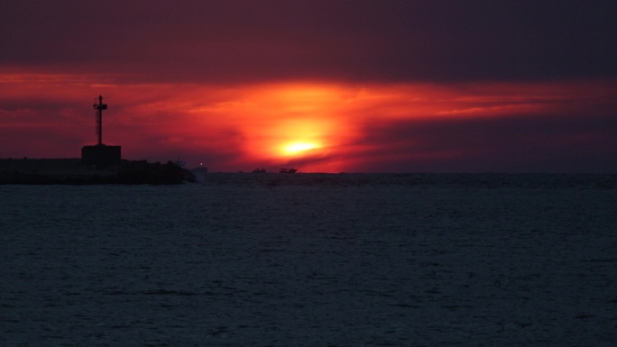 埃及亚历山大夕阳下的海面