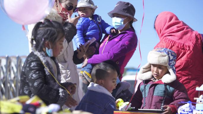高原地区 西藏小孩 西藏大街