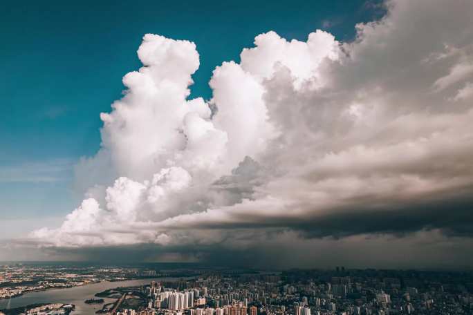 4k航拍云朵云彩夏天积雨云延时视频