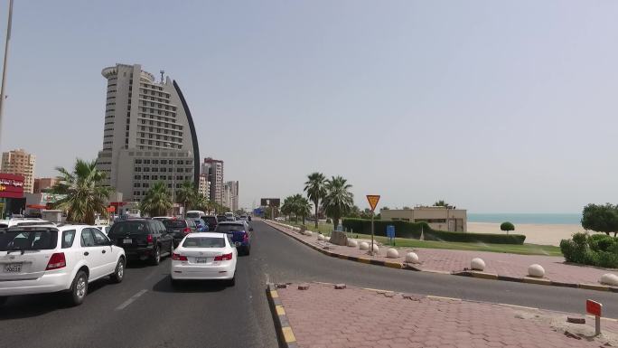 行驶在科威特街头