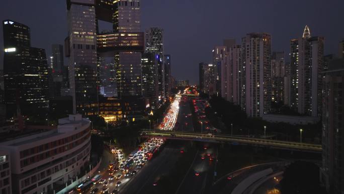 城市下班高峰期夜晚车流堵车