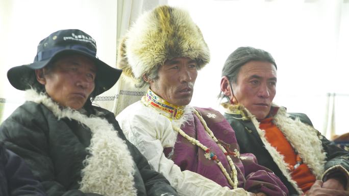 藏族老百姓开会 农牧区合作社 牧民合作社