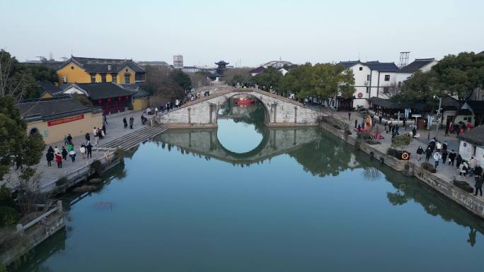 震泽古镇 航拍 寺庙 古塔 水面 游客