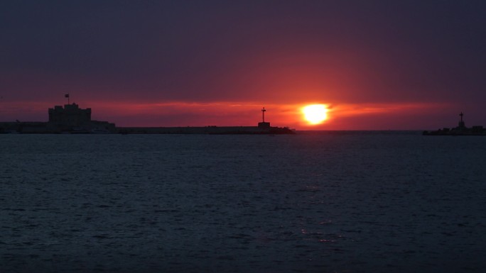 埃及亚历山大夕阳下的海面