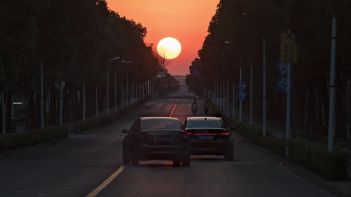 道路尽头的日落