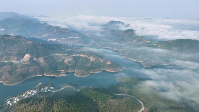 4K航拍 万峰湖高空