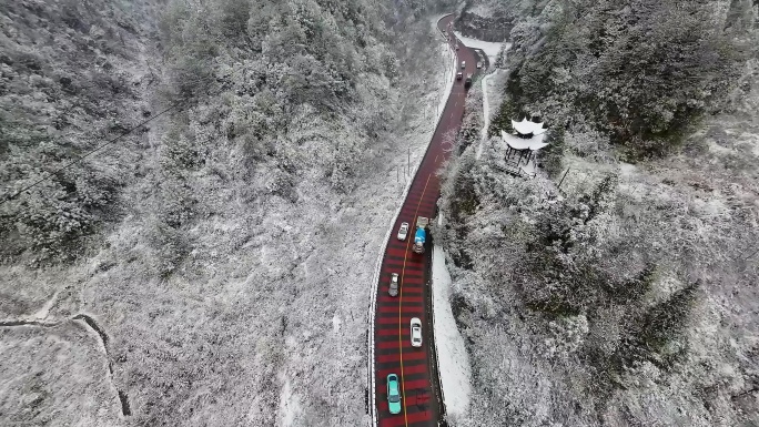 【正版原创实拍】山区盘山公路穿越机雪景