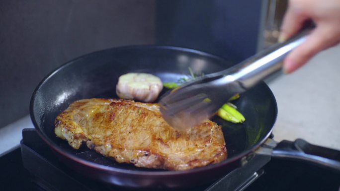 烹饪料理牛扒小龙虾