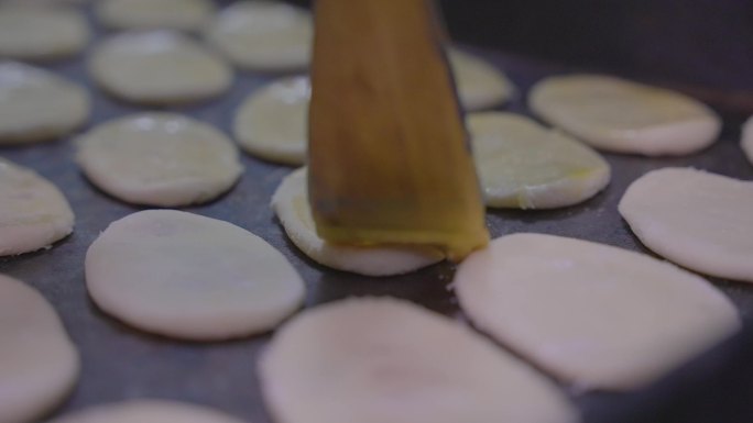 油酥制作过程，加工油酥，传统点心加工