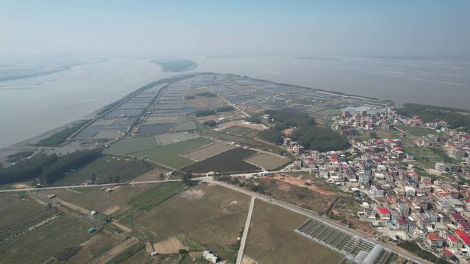 福建漳州海门岛盐田晒海盐